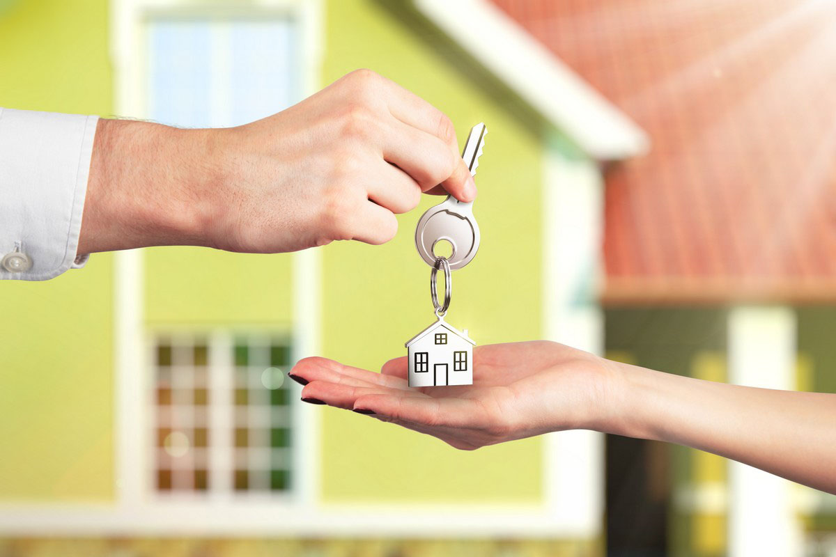 RSshutterstock_54222883 – Chemung Canal Trust Company  A photo of a person handing a house key to another person